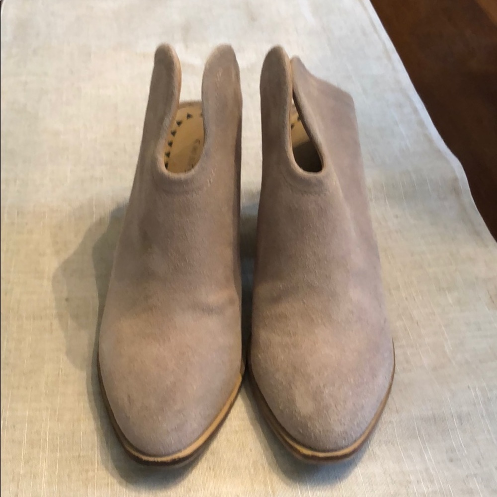 Slip on booties by Chinese Laundry sz 10